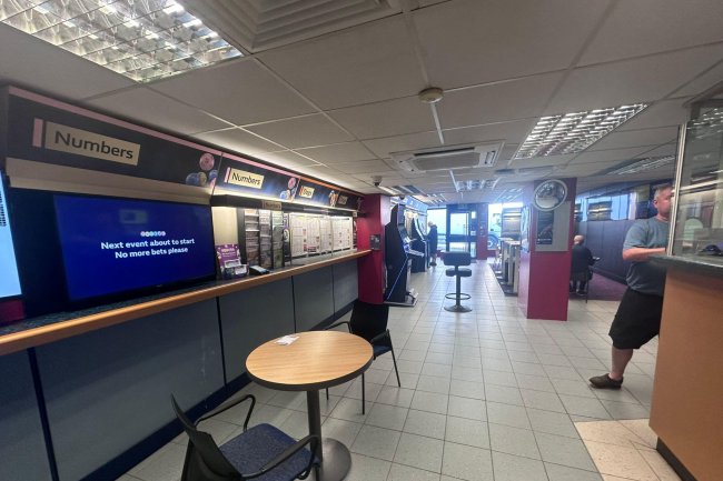 10/10A Station Road, Colwyn Bay, Clwyd, LL29 8BU 4