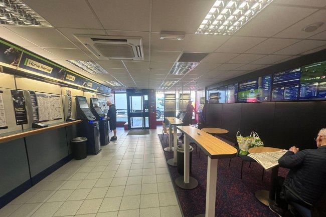 10/10A Station Road, Colwyn Bay, Clwyd, LL29 8BU 4