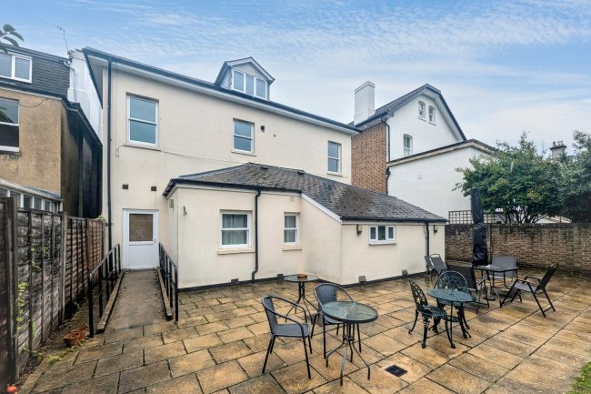 Flat C, 57 Queens Road, Tunbridge Wells, Kent TN4 9NA 9