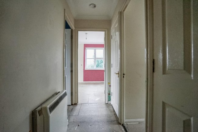 84 Staffords Place, Horley, Surrey RH6 9GY 10