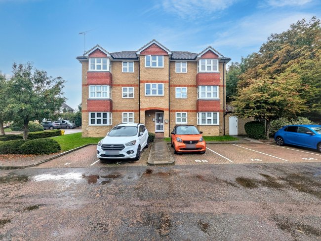 84 Staffords Place, Horley, Surrey RH6 9GY 10