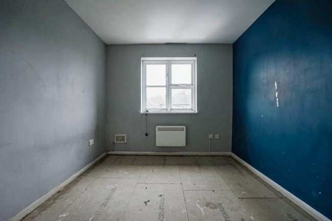 84 Staffords Place, Horley, Surrey RH6 9GY 10