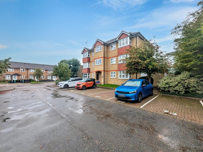 84 Staffords Place, Horley, Surrey RH6 9GY 10