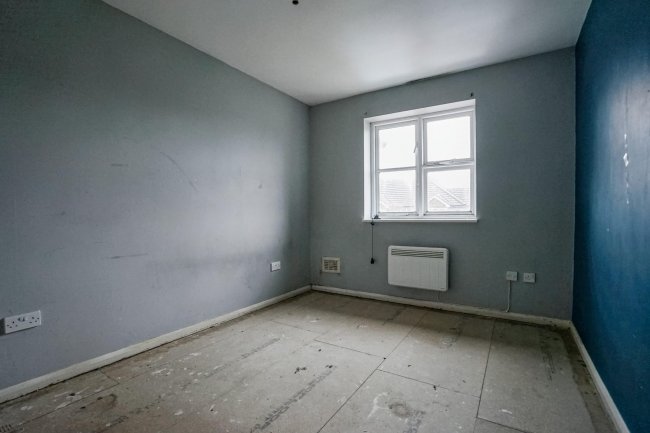 84 Staffords Place, Horley, Surrey RH6 9GY 10