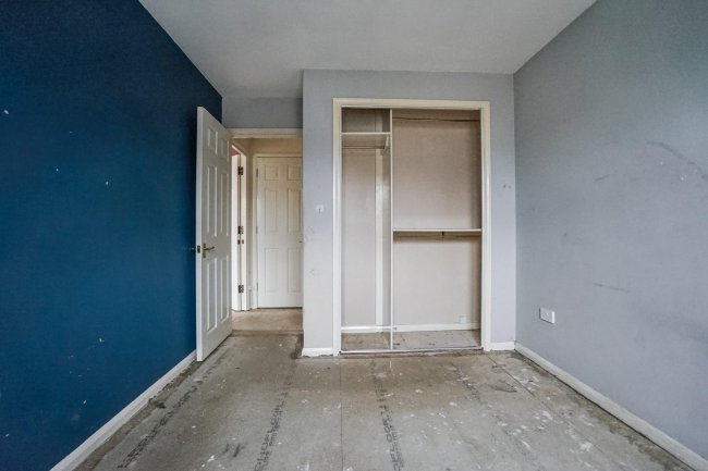 84 Staffords Place, Horley, Surrey RH6 9GY 10