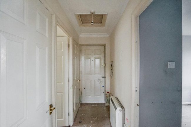 84 Staffords Place, Horley, Surrey RH6 9GY 10