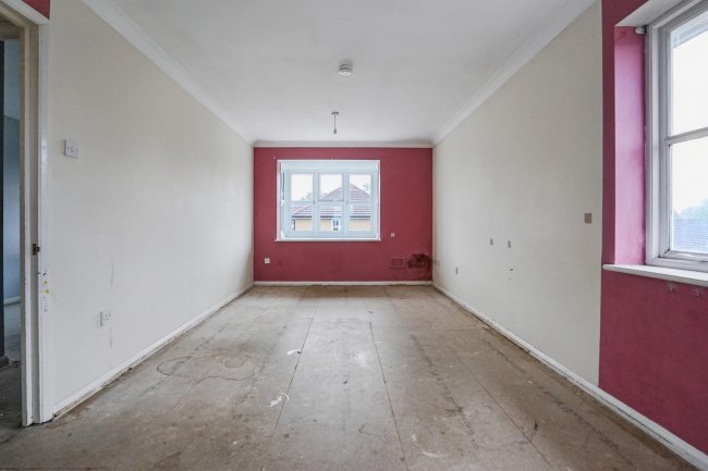 84 Staffords Place, Horley, Surrey RH6 9GY 10