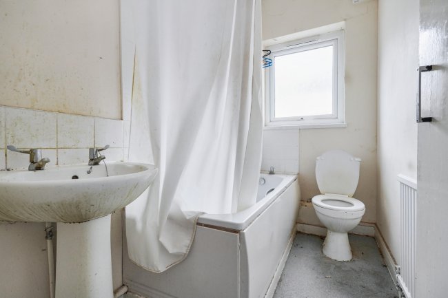 38 Thurman Street, Radford, Nottingham NG7 5AU 7