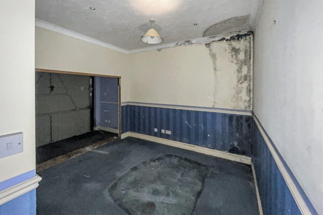 1 Deacon Place, Caterham, Surrey, CR3 5FN 9