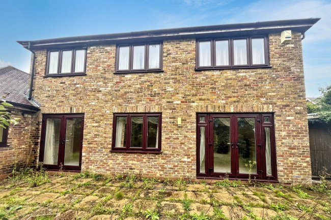 1 Deacon Place, Caterham, Surrey, CR3 5FN 9