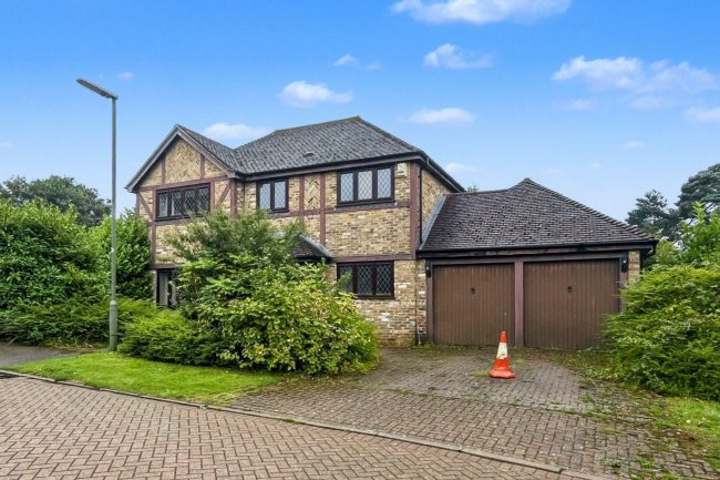 1 Deacon Place, Caterham, Surrey, CR3 5FN 9