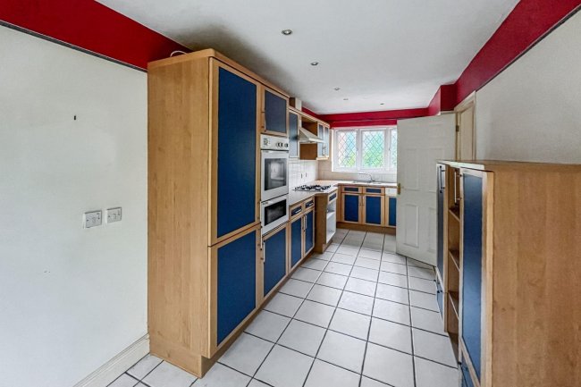 1 Deacon Place, Caterham, Surrey, CR3 5FN 9