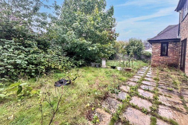 1 Deacon Place, Caterham, Surrey, CR3 5FN 9