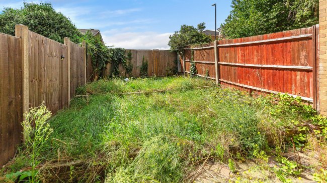 4 Thamesbank Place, Thamesmead, London, SE28 8PR 5