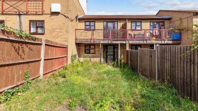 4 Thamesbank Place, Thamesmead, London, SE28 8PR 5