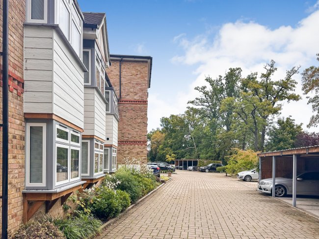 16 Fairway Heights, Minley Road, Fleet, Hants, GU51 2RB 3