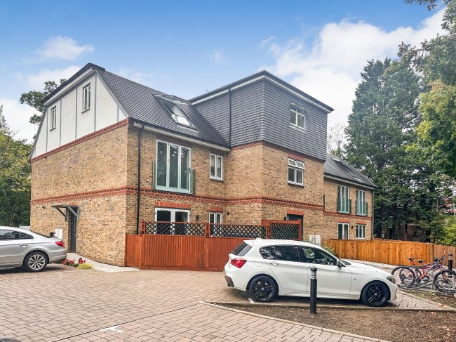 16 Fairway Heights, Minley Road, Fleet, Hants, GU51 2RB 3