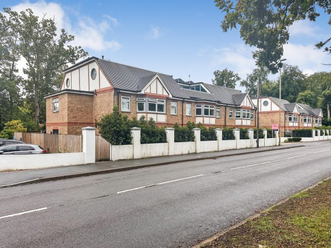 16 Fairway Heights, Minley Road, Fleet, Hants, GU51 2RB 3