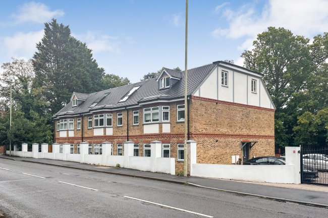 16 Fairway Heights, Minley Road, Fleet, Hants, GU51 2RB 3