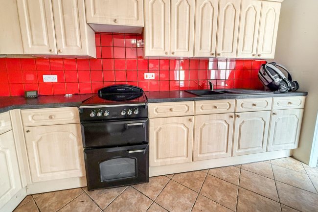 126 Gunville Road, Newport, Isle of Wight, PO30 5LH 3