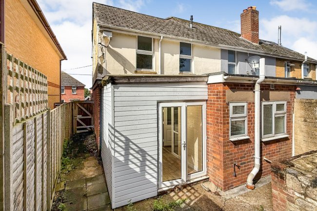 126 Gunville Road, Newport, Isle of Wight, PO30 5LH 3