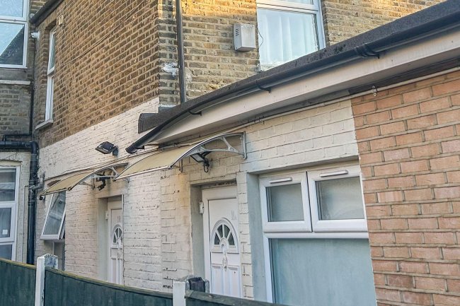 18A Gloucester Mews, London, E10 7DZ 3