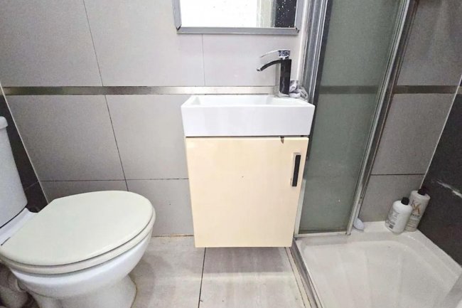 18A Gloucester Mews, London, E10 7DZ 3