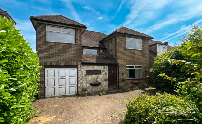 115 Newberries Avenue, Radlett, Hertfordshire WD7 7EN 8