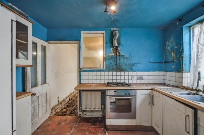 84 Basingstoke Road, Reading, Berkshire, RG2 0EL 9