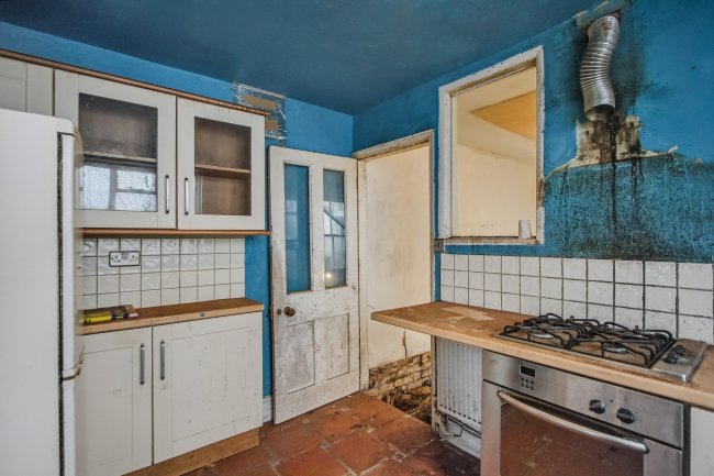 84 Basingstoke Road, Reading, Berkshire, RG2 0EL 9