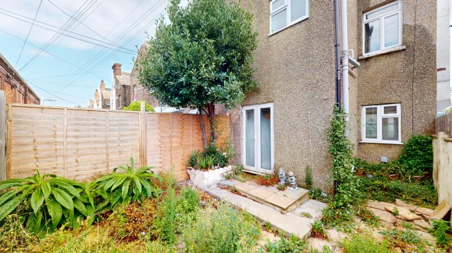 6 Winchcombe Road, Eastbourne, East Sussex, BN22 8DE 9