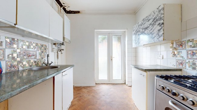 6 Winchcombe Road, Eastbourne, East Sussex, BN22 8DE 9