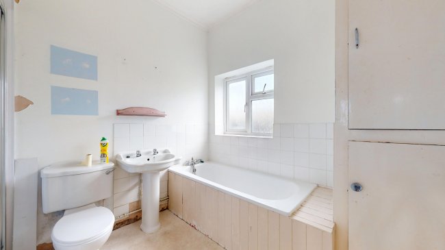 6 Winchcombe Road, Eastbourne, East Sussex, BN22 8DE 9