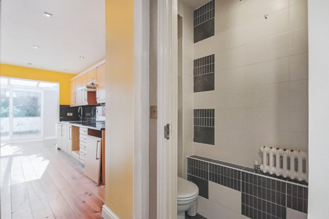 11 Fidler Place, Bushey, WD23 4UF 7