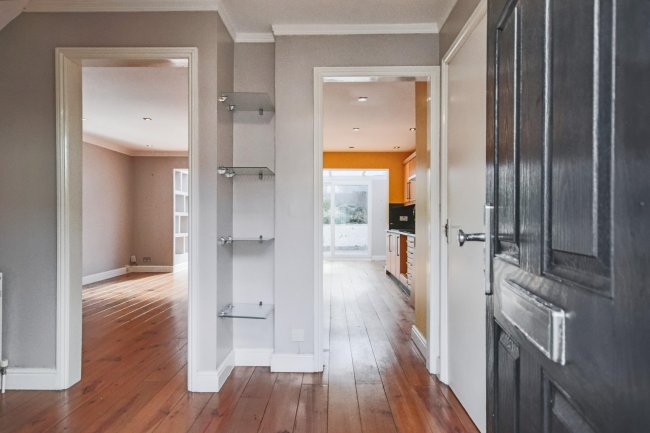 11 Fidler Place, Bushey, WD23 4UF 7