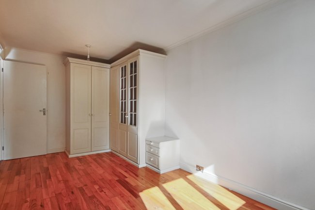 11 Fidler Place, Bushey, WD23 4UF 7