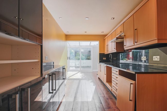 11 Fidler Place, Bushey, WD23 4UF 7