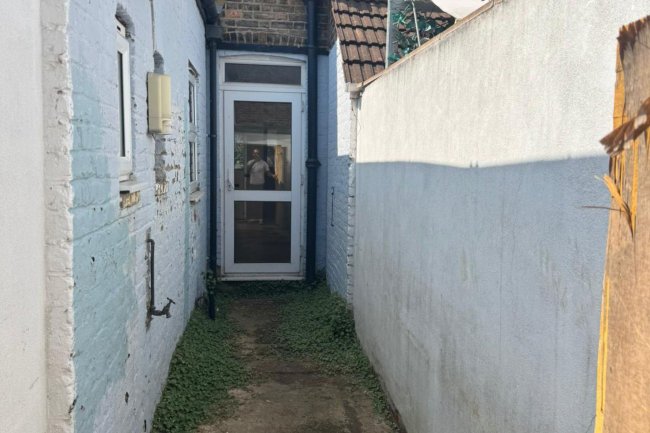 84 Westfield Road, London W13 9JA 8