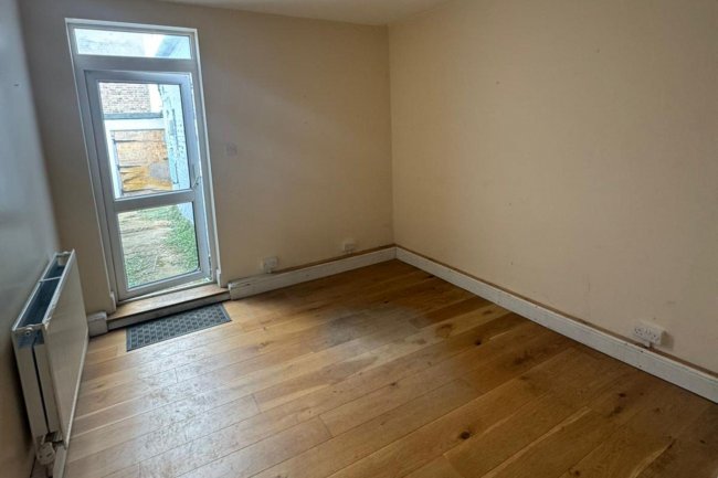 84 Westfield Road, London W13 9JA 8