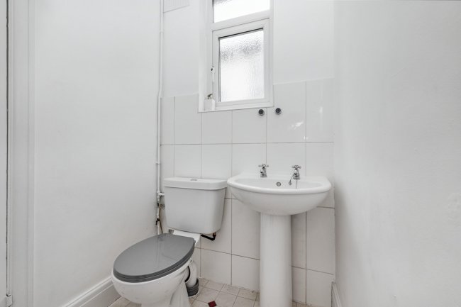 20 Bridle Road, Croydon, CR0 8HA 5