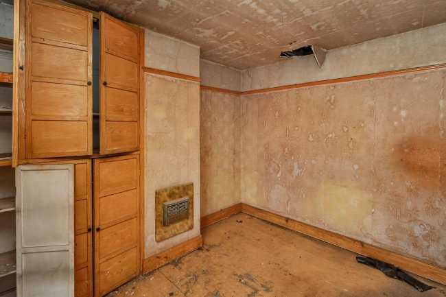 118 Linden Gardens, Enfield, Middlesex, EN1 4DX 4