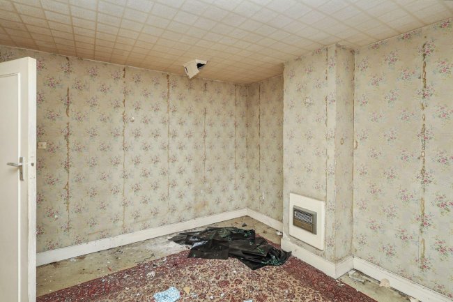 118 Linden Gardens, Enfield, Middlesex, EN1 4DX 4