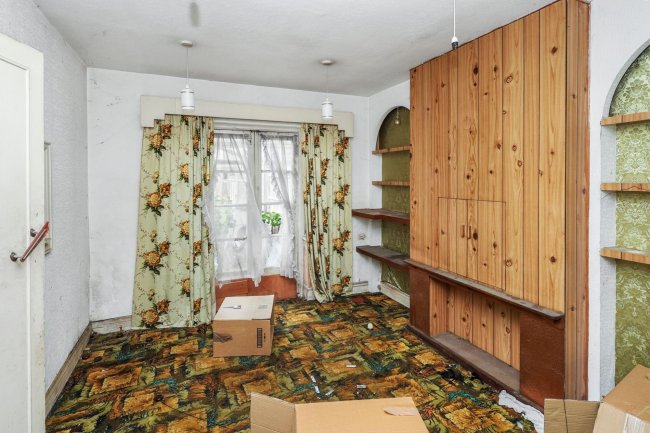 118 Linden Gardens, Enfield, Middlesex, EN1 4DX 4