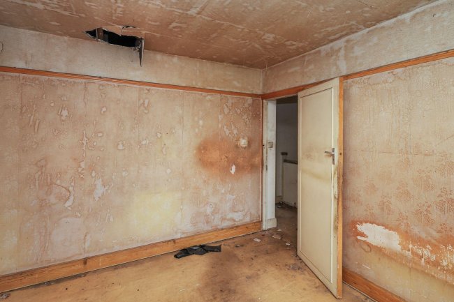 118 Linden Gardens, Enfield, Middlesex, EN1 4DX 4