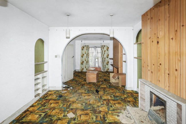 118 Linden Gardens, Enfield, Middlesex, EN1 4DX 4