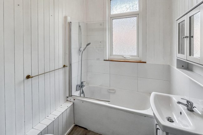 59a Park Lane, Carshalton, SM5 3EE 2