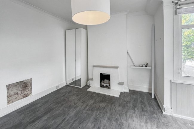 59a Park Lane, Carshalton, SM5 3EE 2