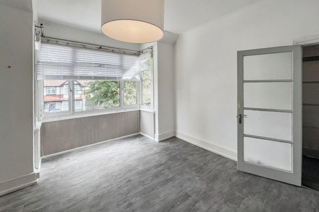 59a Park Lane, Carshalton, SM5 3EE 2