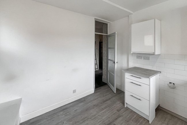 59a Park Lane, Carshalton, SM5 3EE 2