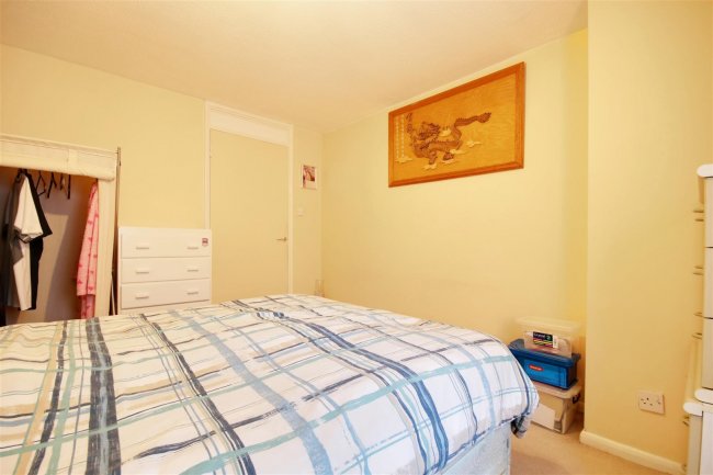 26 Hadrians Ride, Enfield, Middlesex, EN1 1DG 4